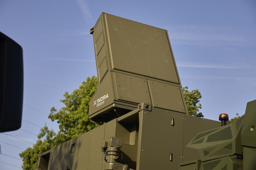 Indra Group presenta en Eurosatory el radar AESA MTR sobre un camión de Rheinmetall: versatilidad y despliegue ultrarrápido para conflictos de nueva generación